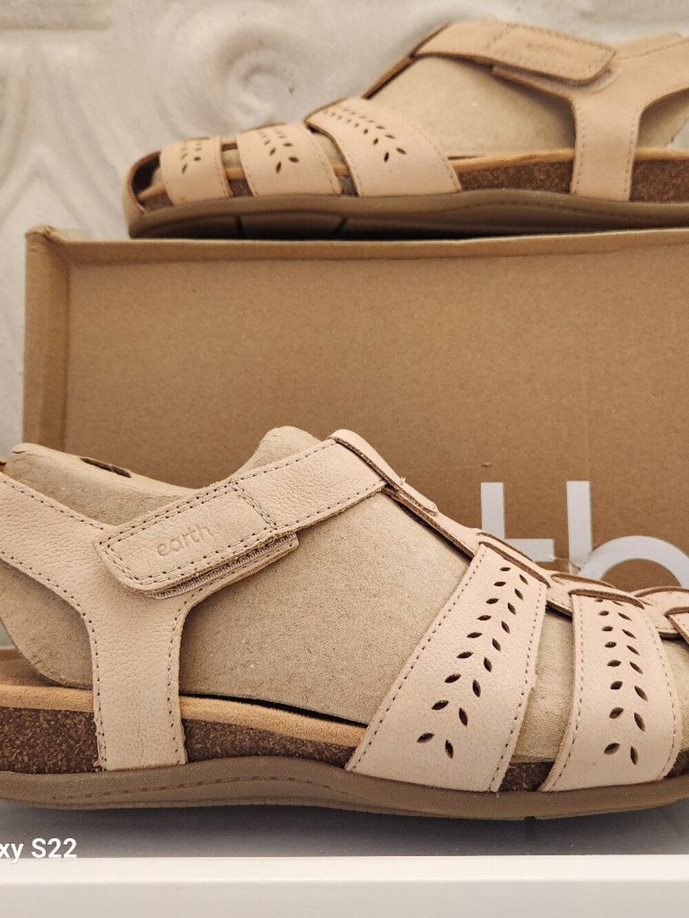 EARTH Leather "Birdy" Fisherman Sandals. Light Natural. NIB. Size 11